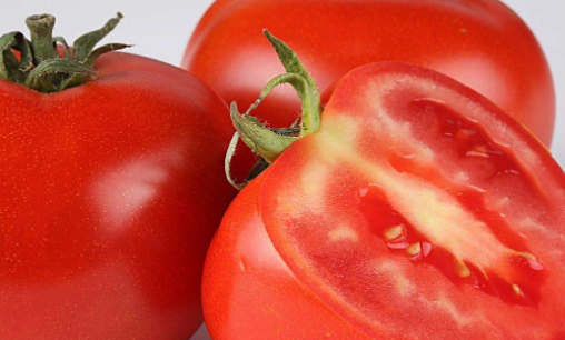 控油收缩毛孔 西红柿美容方法及养颜食谱