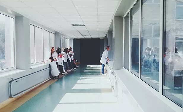 重庆到2020年将建设40家“智慧医院” 多家医院已实现支付宝微信挂号缴费