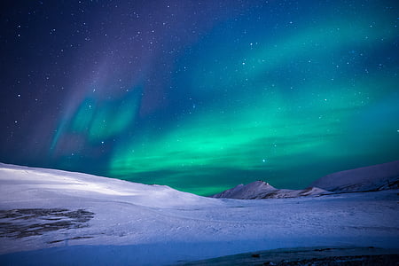 aurora-northen-lights-ice-mountain-thumb.jpg