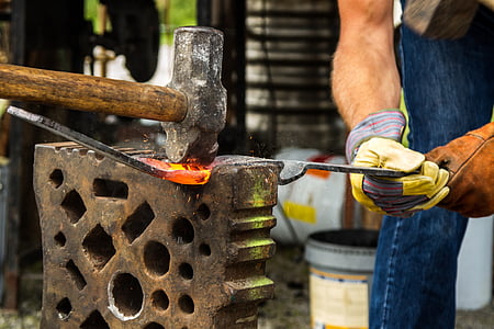forge-blacksmith-hammer-iron-thumb.jpg