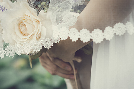wedding-bouquet-love-white-thumb.jpg