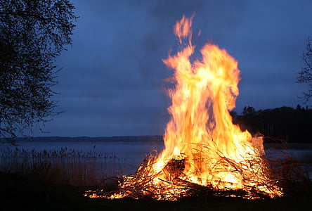 1657276448355041690.jpg sweden-fire-flames-bonfire-thumb.jpg