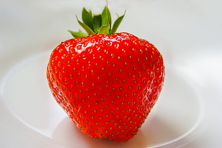 strawberry-fruit-red-sweet-thumb.jpg
