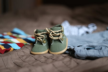 shoes-pregnancy-child-clothing-thumb.jpg