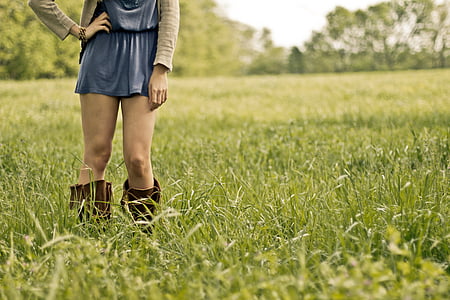 countrygirl-girl-legs-woman-thumb.jpg