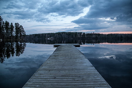 dock-lake-finland-dark-thumb.jpg