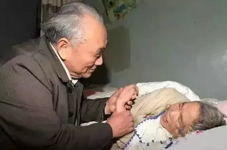 一生中最后的存折是老伴,感动ing