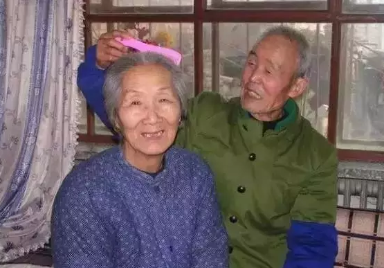 一生中最后的存折是老伴,感动ing