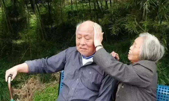 一生中最后的存折是老伴,感动ing