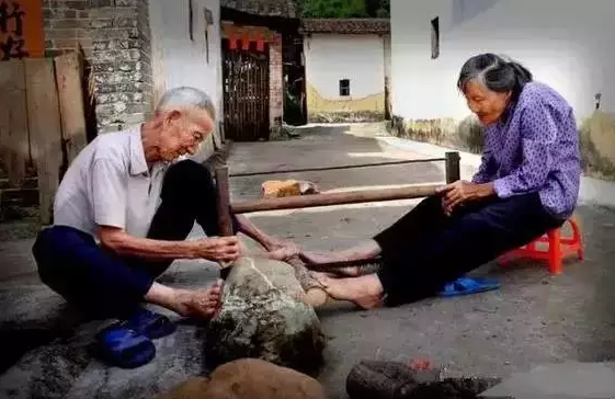 一生中最后的存折是老伴,感动ing