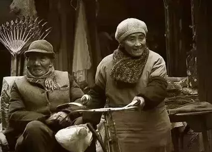 一生中最后的存折是老伴,感动ing