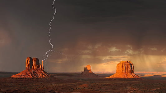 monument-valley-lightning-storm-rain-thumb.jpg